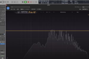 FabFilter Pro-Q の画面。大きなアナライザーの上にEQカーブを描ける