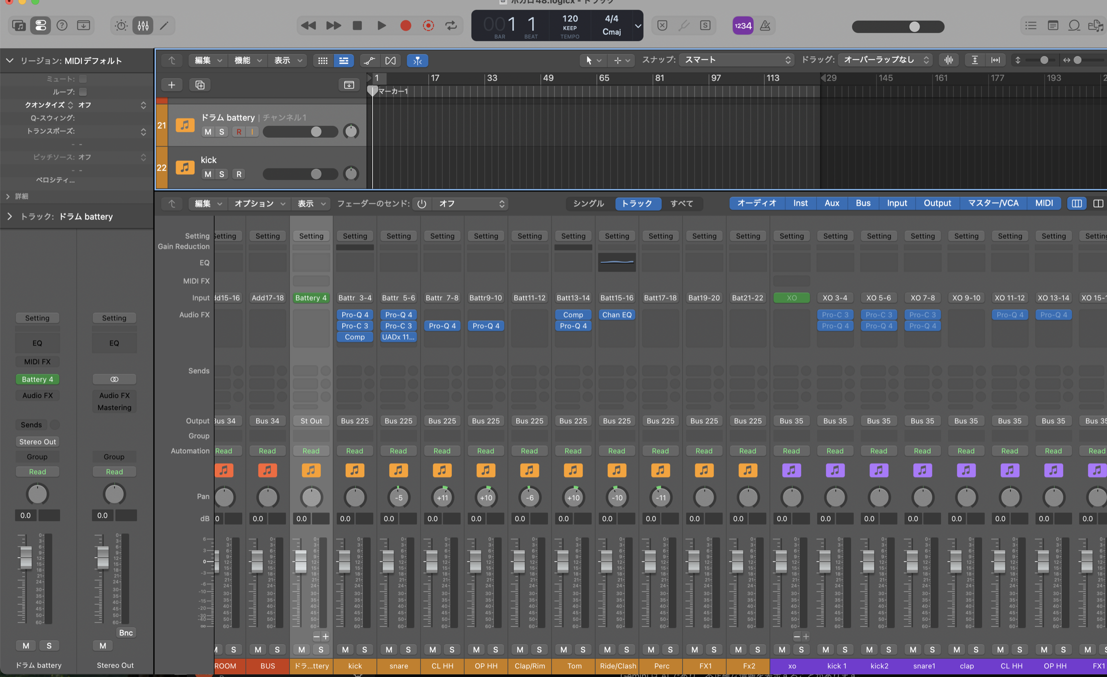Logicのミキサー画面。Battery 4をkick・snare・CL HH・OP HH・Clap/Rim・Tom・Ride/Clash・Perc・FX1・Fx2などにパラアウトし、隣にXOのチャンネルも並んでいる