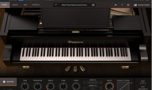 Pianoverse Black Pearl B200 のメイン画面。グランドピアノのレンダリングとSPACE・TONE・COMPノブ