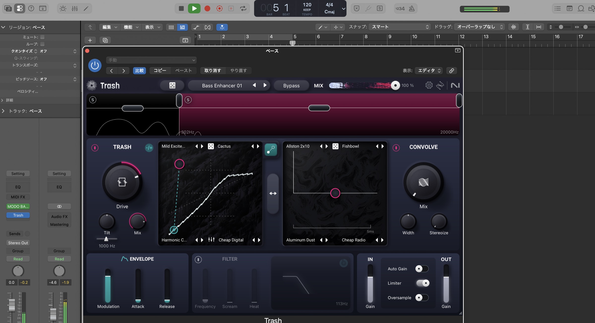 iZotope Trashをベースに挿した画面。Bass Enhancer 01プリセットで低域を分割し、Driveをかけて太くしている