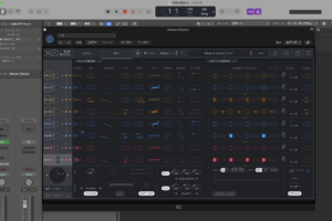 XLN Audio XO の基本画面（SPACE）。読み込んだドラムサンプルが似た音どうしで地図状に配置され、下にキット8スロットが並ぶ