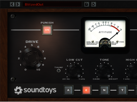 Decapitator で PUNISH を ON にして DRIVE を大きく回した状態。メーターの針が赤い所まで振れている（Soundtoys 公式の画像）