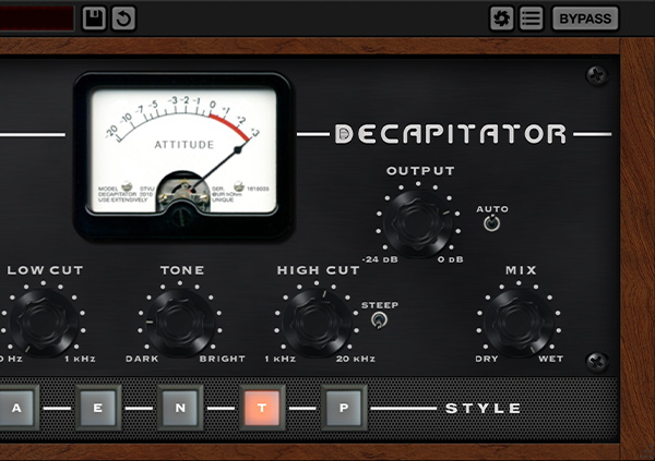 Decapitator の画面の右側。OUTPUT と AUTO、TONE（DARK〜BRIGHT）、HIGH CUT と STEEP、MIX（DRY〜WET）のつまみ（Soundtoys 公式の画像）