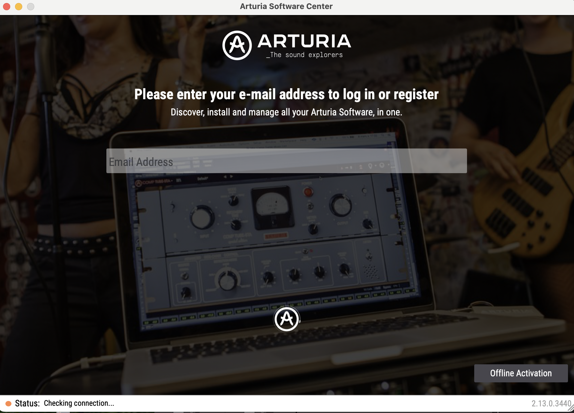 Arturia Software Centerのログイン画面（メールアドレスを入れる欄と、左下のStatus表示）