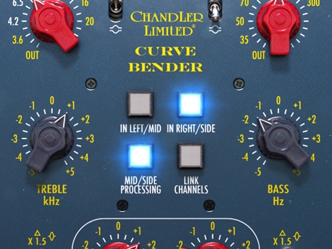 Curve Benderの中央部分。IN LEFT/MID・IN RIGHT/SIDE・MID/SIDE PROCESSING・LINK CHANNELSの4つのボタンと、TREBLE・BASSのつまみ（Plugin Boutiqueの製品画像）