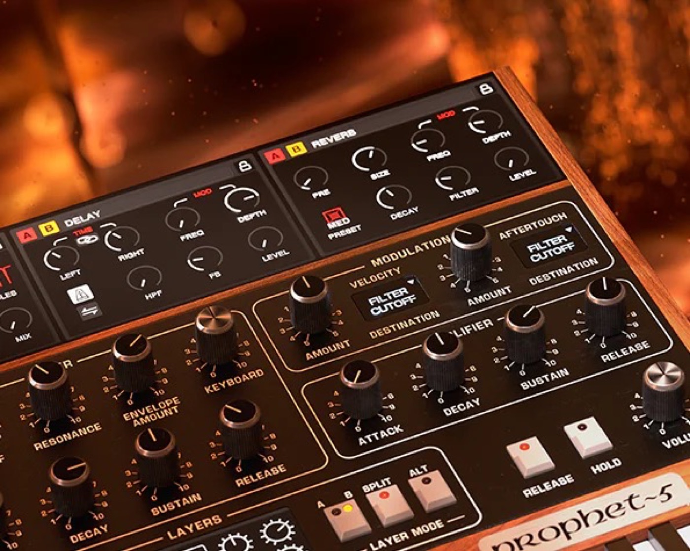 Prophet~5 のディレイとリバーブの欄、その下のベロシティとアフタータッチの割り当て（GForce公式の製品画像）