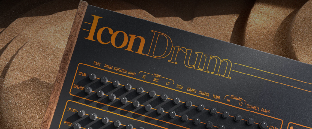 GForce Software公式サイトのIconDrumの画面。オレンジの文字のパネルに、BASS・SNARE・HIHAT・TOMS・CONGASなど12の音のつまみが並ぶ