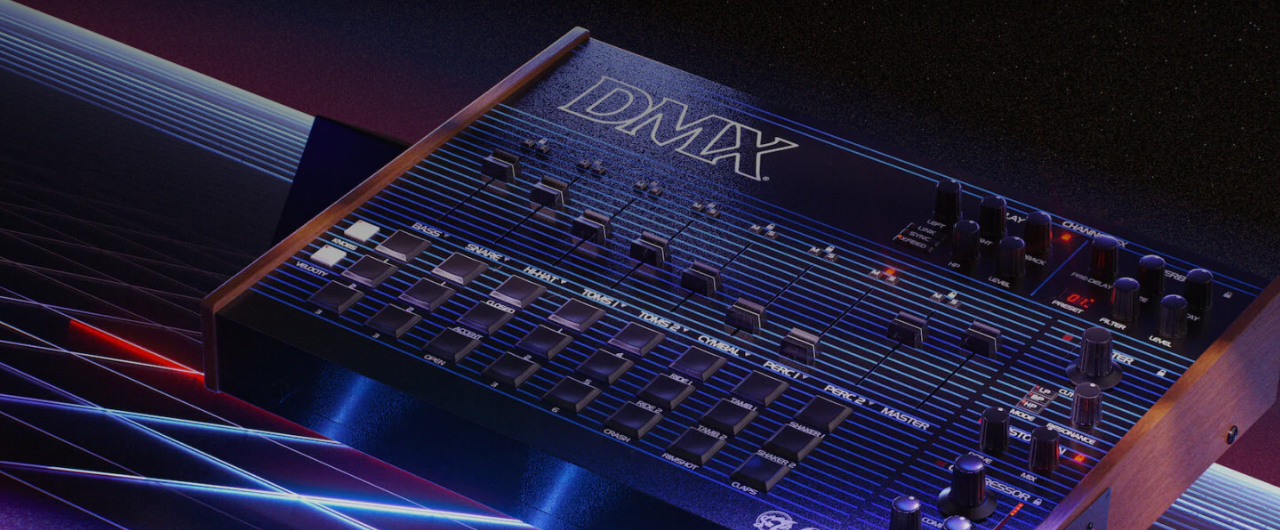 GForce Software公式サイトのOberheim DMXの画面。1981年のドラムマシンDMXを再現した、紺色のパネルにパッドとフェーダーが並ぶデザイン