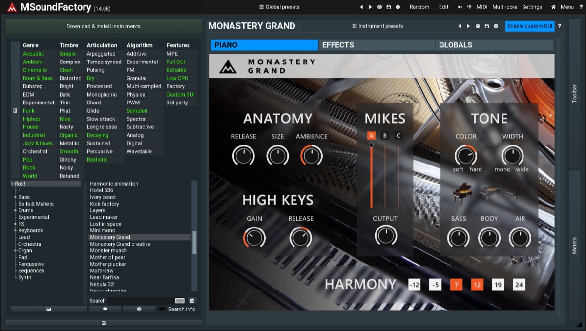 MSoundFactory のピアノ音源 Monastery Grand の画面。響き・マイク・音色のつまみが並ぶ（MeldaProduction 公式の画像）