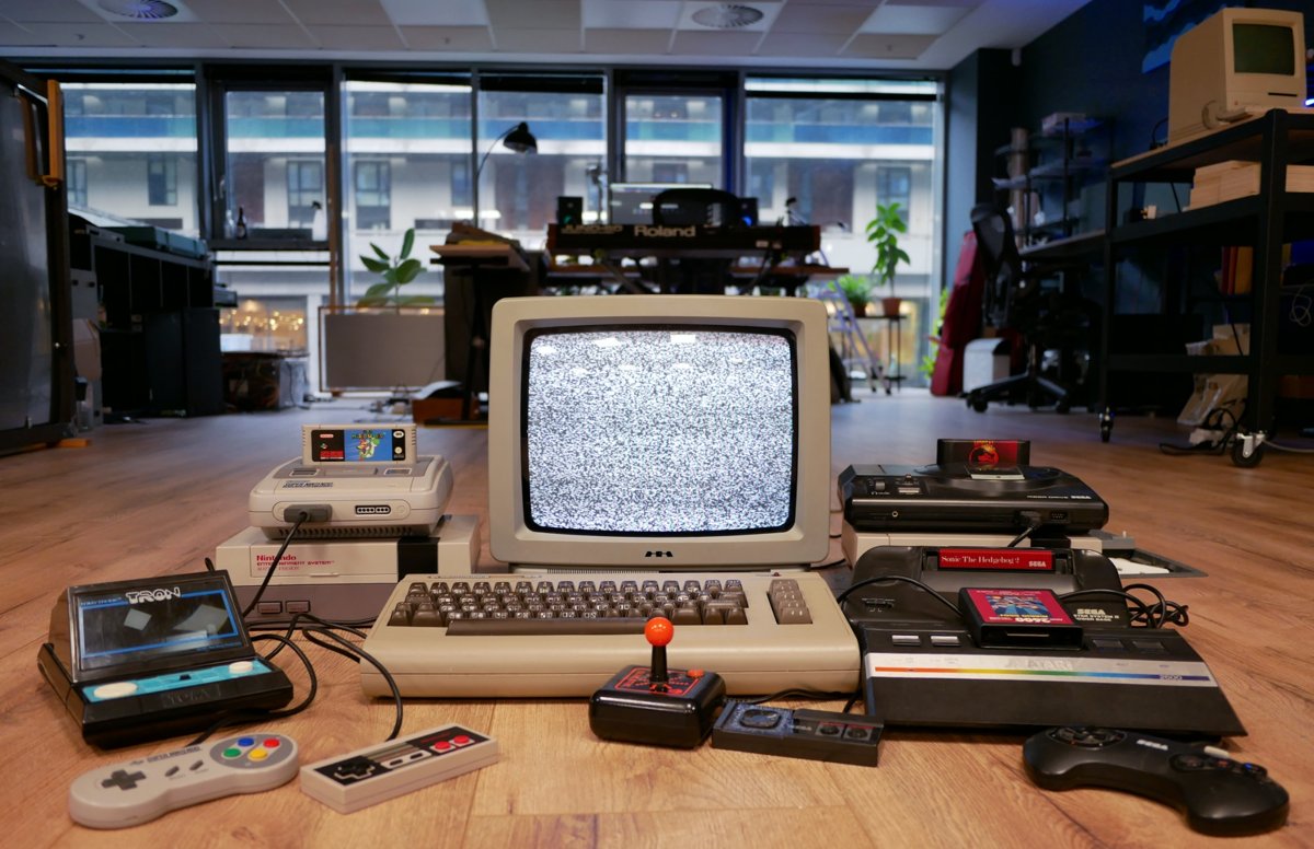 80〜90年代のゲーム機とレトロなパソコン。miniBitはこうした機種の音を参考にしている(AudioThing公式サイトより)