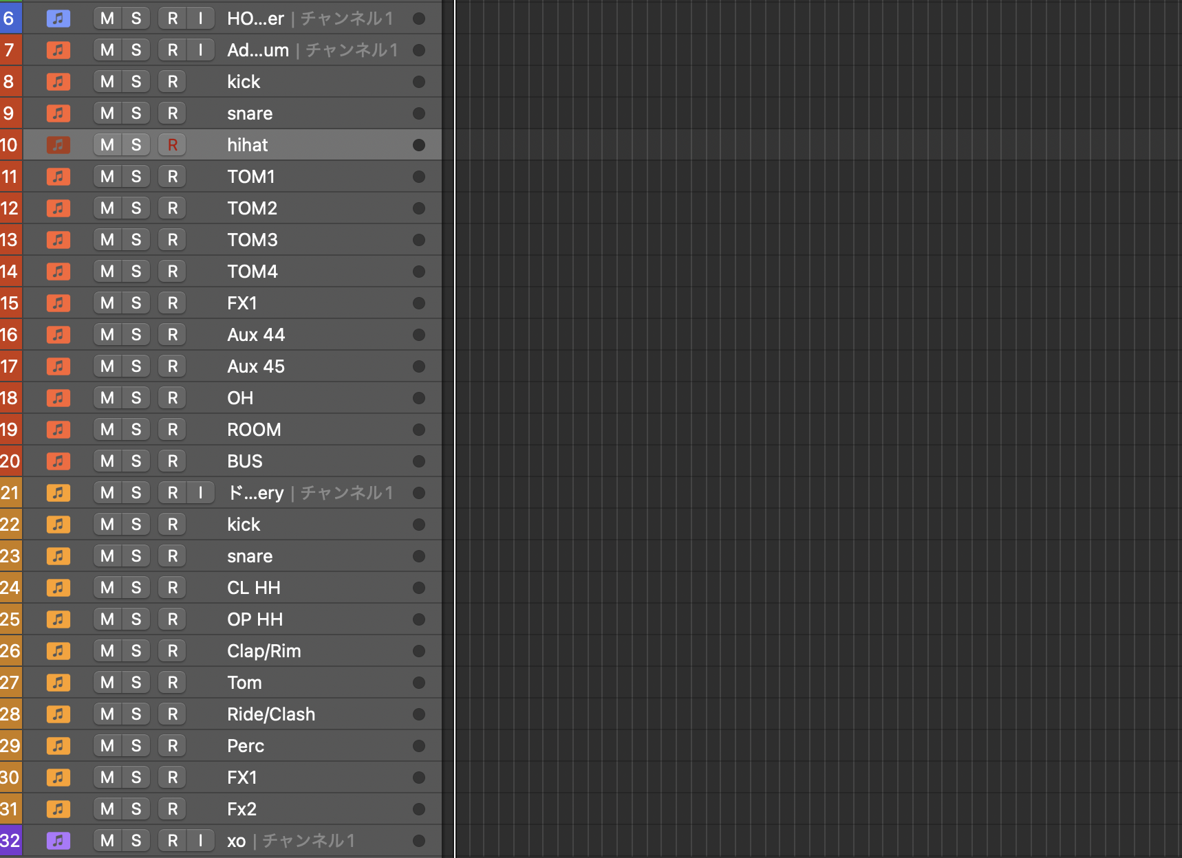 LogicのトラックリストでAddictive Drums 2・Battery 4のパラアウト先がkick・snare・hihat・TOM・OH・ROOM・CL HH・Ride/Clashなどに分かれて並んでいる