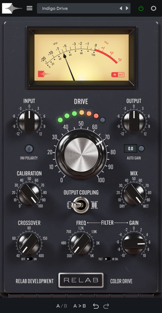 RELAB Color Drive の画面。中央の DRIVE つまみ、CALIBRATION、OUTPUT COUPLING のスイッチ、CROSSOVER とフィルター（RELAB 公式の製品画像）