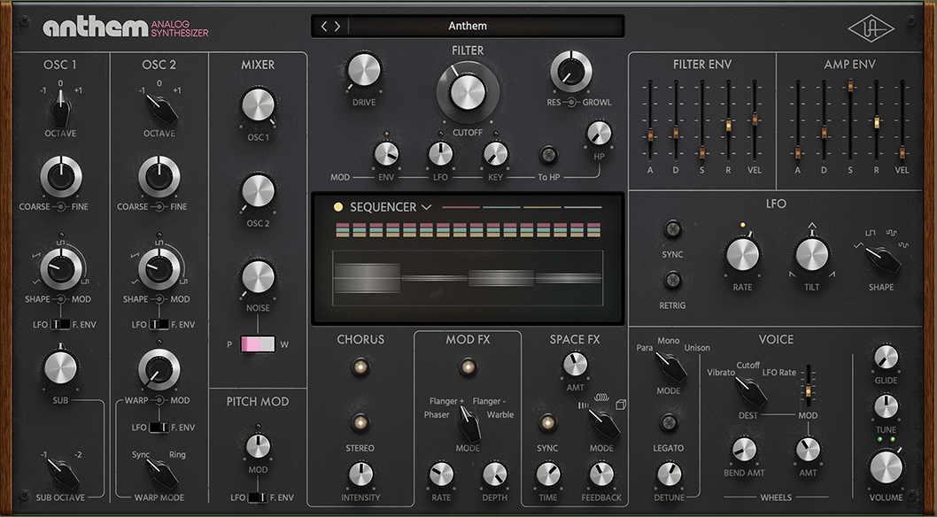 UAD Anthem Analog Synthesizer の画面全体。左にオシレーター2つとミキサー、中央にフィルターとシーケンサー、右にエンベロープと LFO、下にエフェクトとボイスの切り替え（Universal Audio 公式）