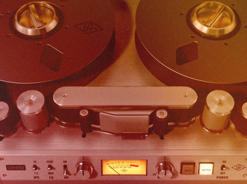 Oxide Tape Recorder のリールとテープの走る部分を近くから写した画像（Universal Audio 公式の画像）